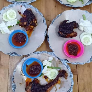 AYAM & IKAN BAKAR ZAKARIA