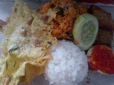 WARUNG NASI URAP 'CAK KADIR' KHAS SURABAYA