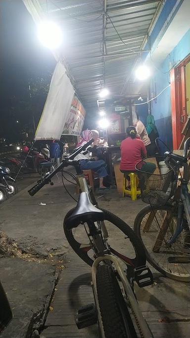 WARUNG SOTO LARAS LIRIS