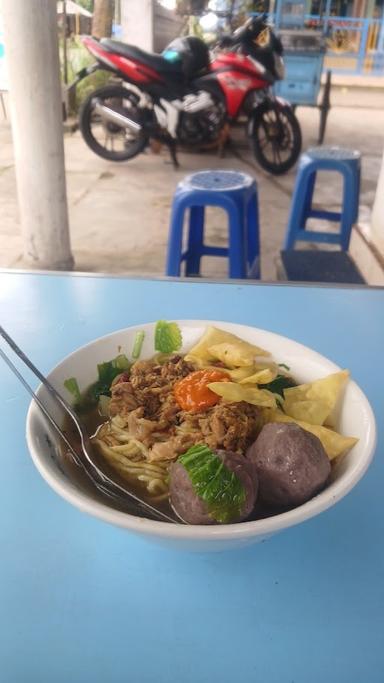 BAKSO PANGSIT ES CAMPUR CAK TO