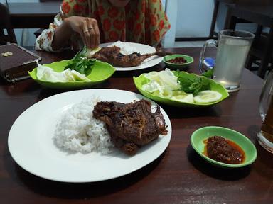 AYAM BAKAR PAK MIN