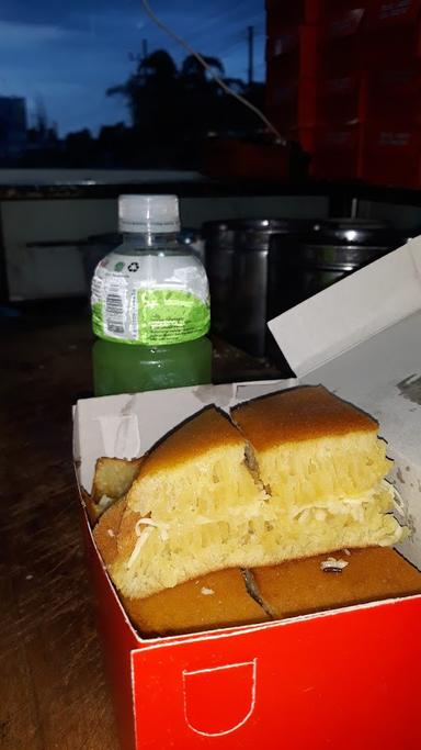 MARTABAK LAKA LAKA