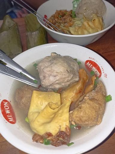 MIE AYAM BAKSO URAT P.BUDI SANGGRAHAN