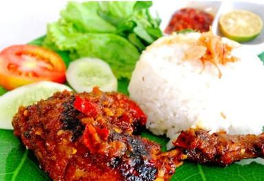 AYAM BAKAR KOWANTARA