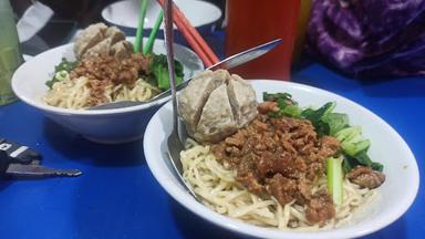 MIE AYAM JAMUR & BAKSO FATHAN