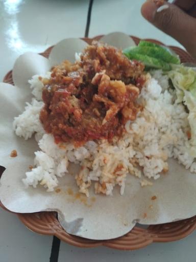 AYAM GEPREK NYONGE