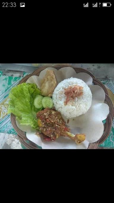 AYAM PENYET NOK KEMBAR