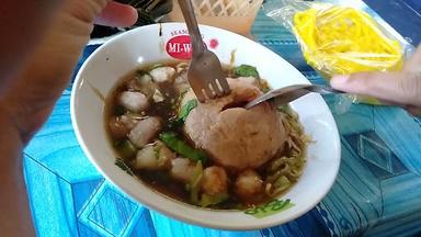 KEDAI BAKSO MANG ADE