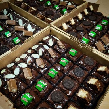 SAND BROWNIES CIREBON