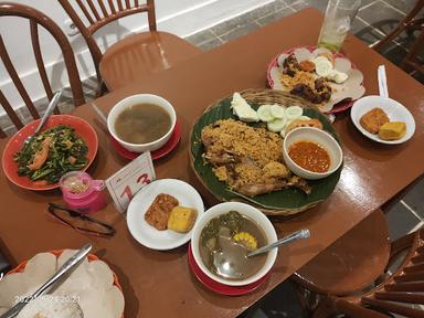 AYAM MBOK BEREK