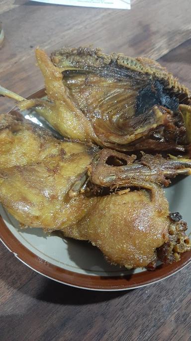 BEBEK DAN AYAM KAMPUNG MAS BUDI