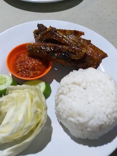 AYAM GORENG MBA SUS