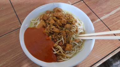 MIE AYAM DAN BAKSO MORO SENENG