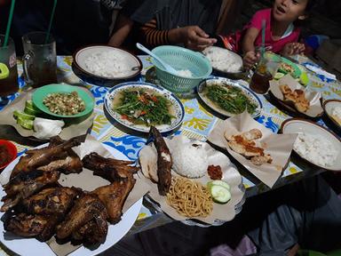 WARUNG MAKAN KHAS PEDESAAN CILACAP