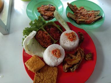 AYAM PENYET BALADO TAUFIIQ