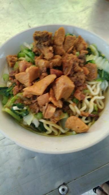 MIE AYAM KENARI