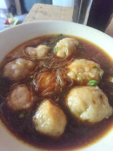 BAKSO BABI & AYAM EM'4 PUTRI