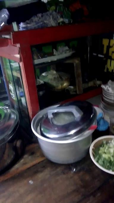 SOTO AYAM DAN BUBUR AYAM 86 ADI BDAI