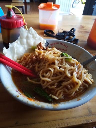 RESTORAN BAKSO & SOP TULANG IGA