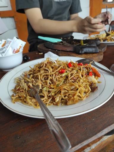 WARUNG BAKMI JOWO