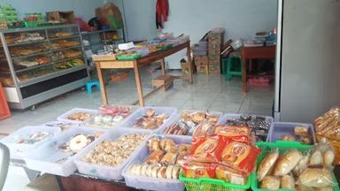 ANEKA JAJANAN & KUE MBAK RATIH