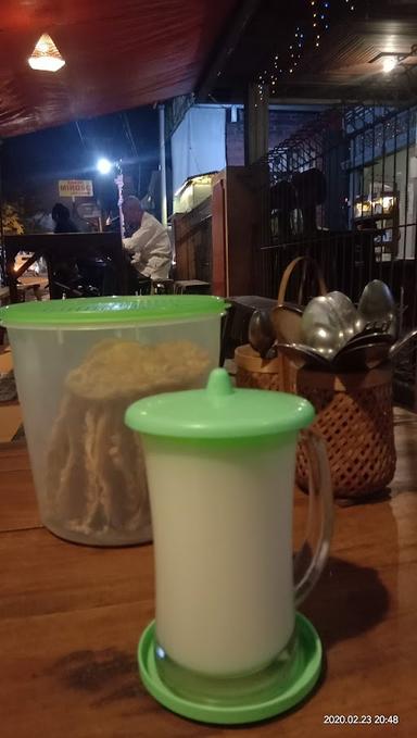 WARUNG KOPI THE BEATLES