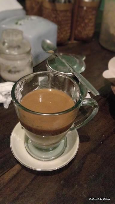 WARUNG KOPI THE BEATLES