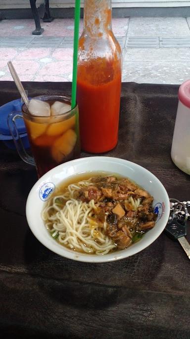 WARUNG MIE AYAM, BAKSO DAN RONDE BU YANTI