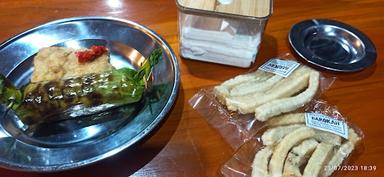 ANGKRINGAN MBAH WI (SPESIAL NASI BAKAR)