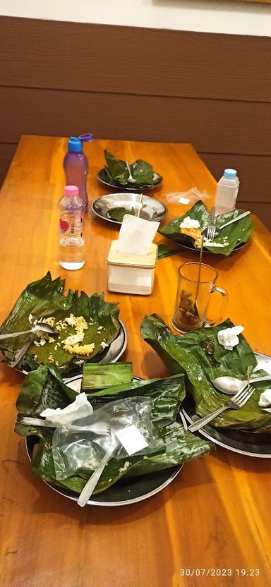 ANGKRINGAN MBAH WI (SPESIAL NASI BAKAR)