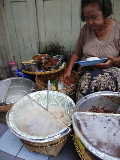 NASI LANGGI, NASI GUDEG LESEHAN