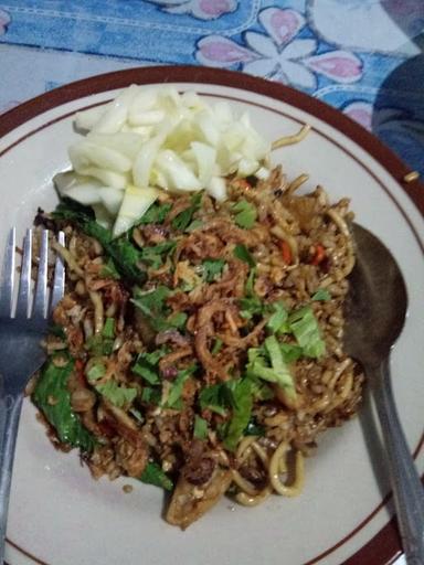 WARUNG BAKMI BU YATMI SIDOREJO