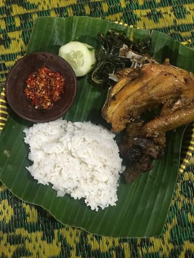 WARUNG LESEHAN SAMBEL ULEG