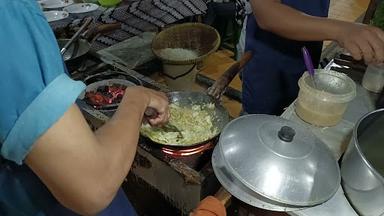 BAKMI JOWO & WEDANG RONDE MAS BAYU ,ASLI PIYAMAN GUNUNGKIDUL