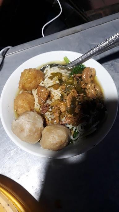 MIE AYAM CEKER & BAKSO PAK SENGGOL