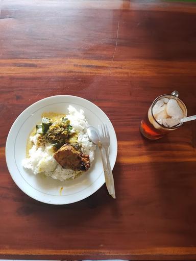 RUMAH MAKAN RIZKY BUNDO MASAKAN PADANG