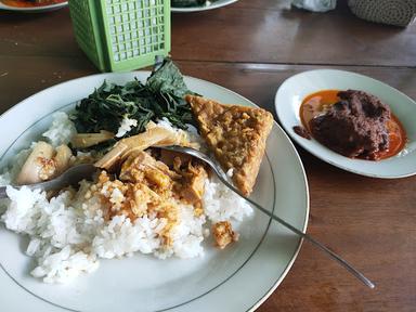 RUMAH MAKAN TADAYO MASAKAN PADANG