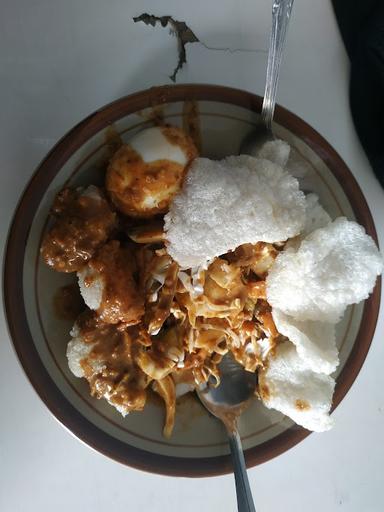 GADO GADO MBAK MEI