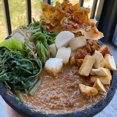 GADO GADO MBAK MEI