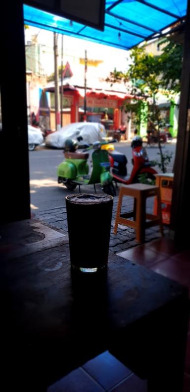 WARUNG KOPI TRIOTIEMOON