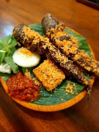 AYAM PENYET RIA, MALANG