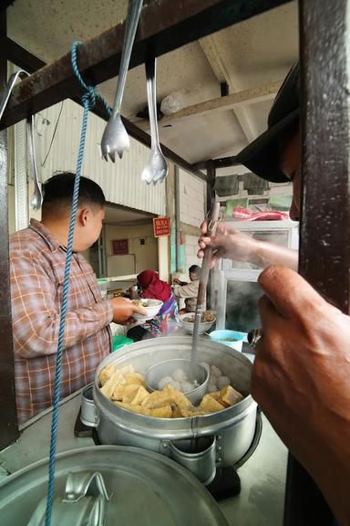 BAKSO SOLO POJOK (PAK MAN)