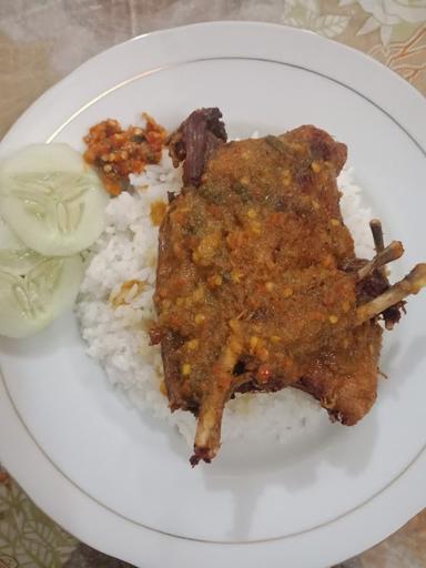 BEBEK & AYAM GORENG BUMBU SPECIAL