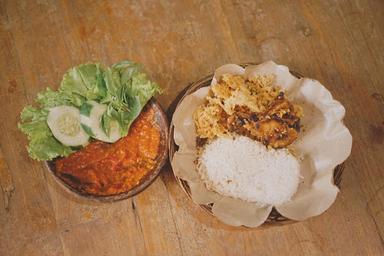 WARUNG AYAM GORENG LAOS CAK QATHENK