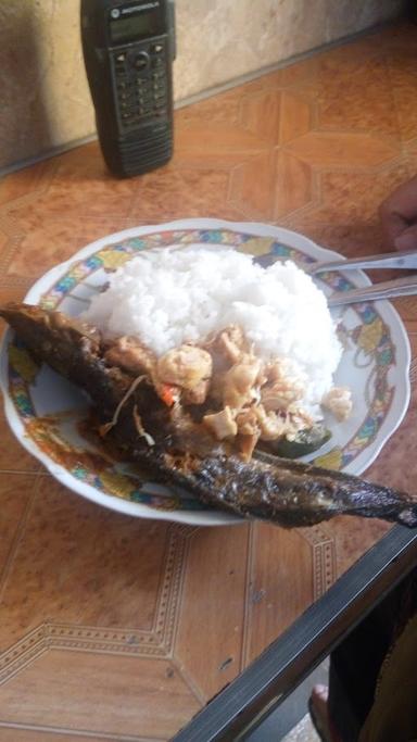 WARUNG NASI OYE