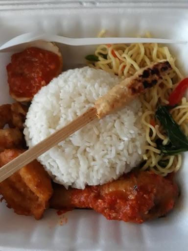 WARUNG NASI CAMPUR DAN LALAPANIBU YULI