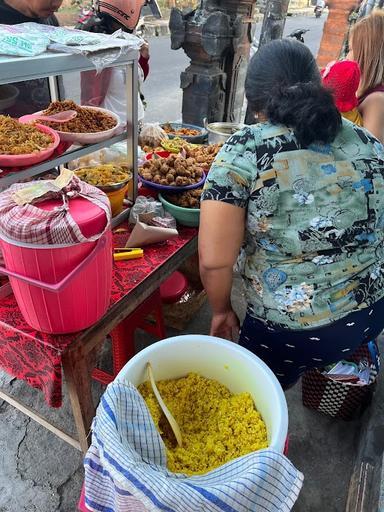 WARUNG NASI KUNING PUPUTAN