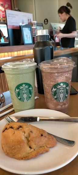 Photo's Starbucks Kelapa Hybrida