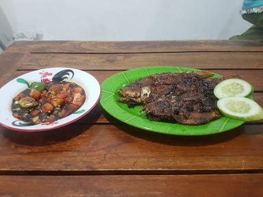 BUMBU IRENG HJ. CUCUM