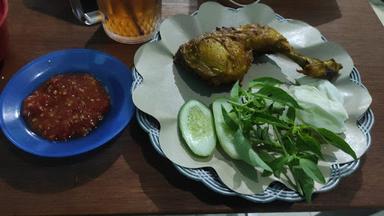 PECEL LELE MPOK SRI